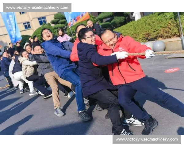 拔河比赛激烈角逐同心协力展团结精神挑战极限拼搏展现团队风采